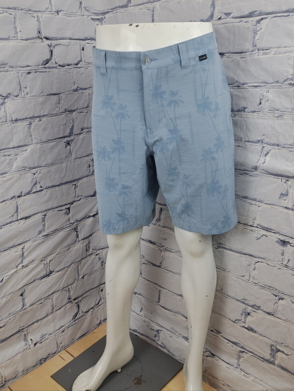 Travis Mathew Men's Golf Shorts Blue Tropical Palm Size 36 Actual 38"W x 9.5ins